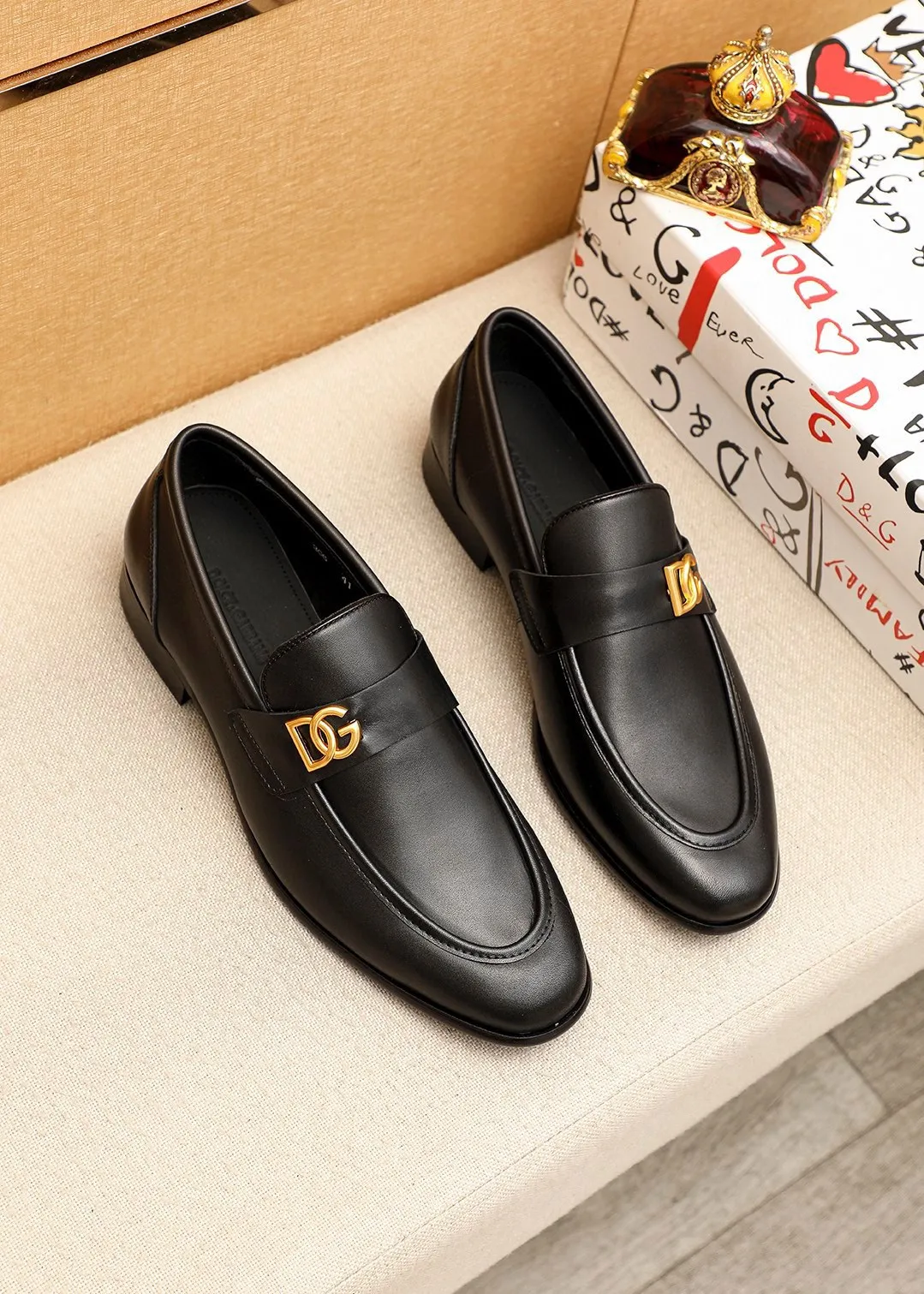 Men's clothing and shoes 💰480 💐DG top quality🔍🔍men's new leather shoes🚹sold at the same time at counters⚠The uppers are calfskin uppers imported from Italy, all imported cow🐂leather lining + classic hardware buckles, completely 1⃣️to 1⃣️reproduction🇮🇹💪💪, ⚠shoes Bottom: The original factory specially provides the original bottom, the exclusive movable molded bottom is super comfortable, ⚠Original factory goods, 🔍🔍high quality, you can enter and leave the counter at will, welcome to compare ⚠Code number: 38-44 (45.46🉑️Customized)